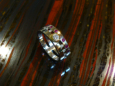 Weissgold-Ring aus Altgold vom Kunden mit Rubinen und Brillanten in Fantasy-Anordnung