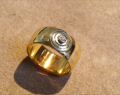 Gelbgold-Ring mit Weissgold-Spirale und Brillant